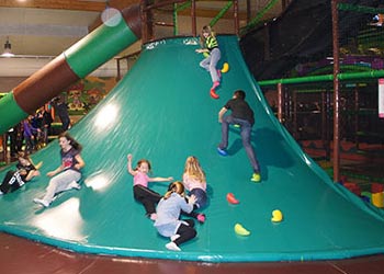 Aires de jeux pour grandes surfaces Des aires de jeux uniques